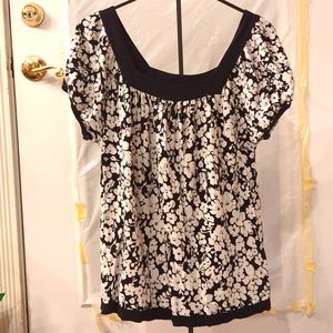 'Dress Barn' summer shirt. Size L. Made of Rayon, Cotton, Nylon.